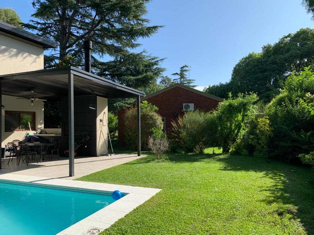 House for sale with a view of the golf course in Larena CC, Pilar. OPPORTUNITY