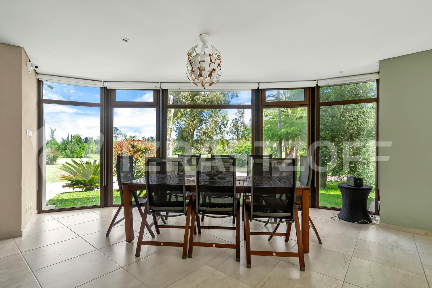 House for sale with a view of the golf course in Larena CC, Pilar. OPPORTUNITY