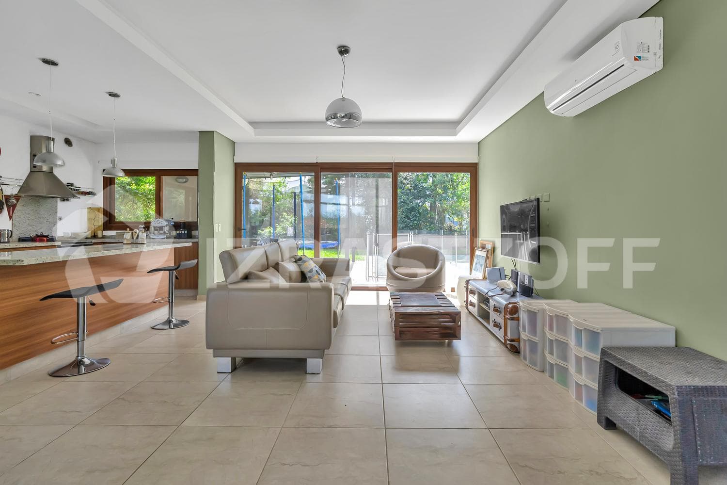 House for sale with a view of the golf course in Larena CC, Pilar. OPPORTUNITY