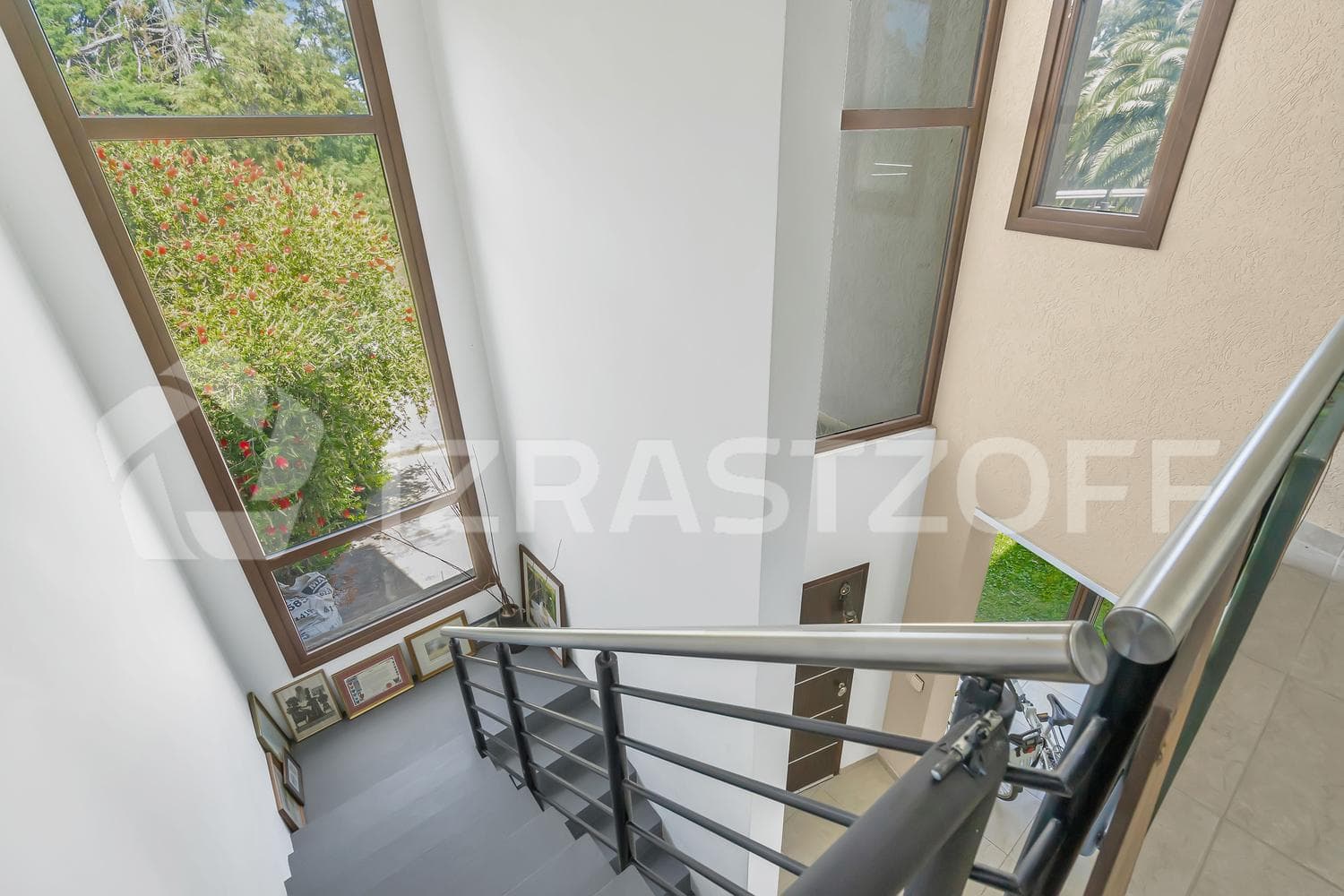House for sale with a view of the golf course in Larena CC, Pilar. OPPORTUNITY