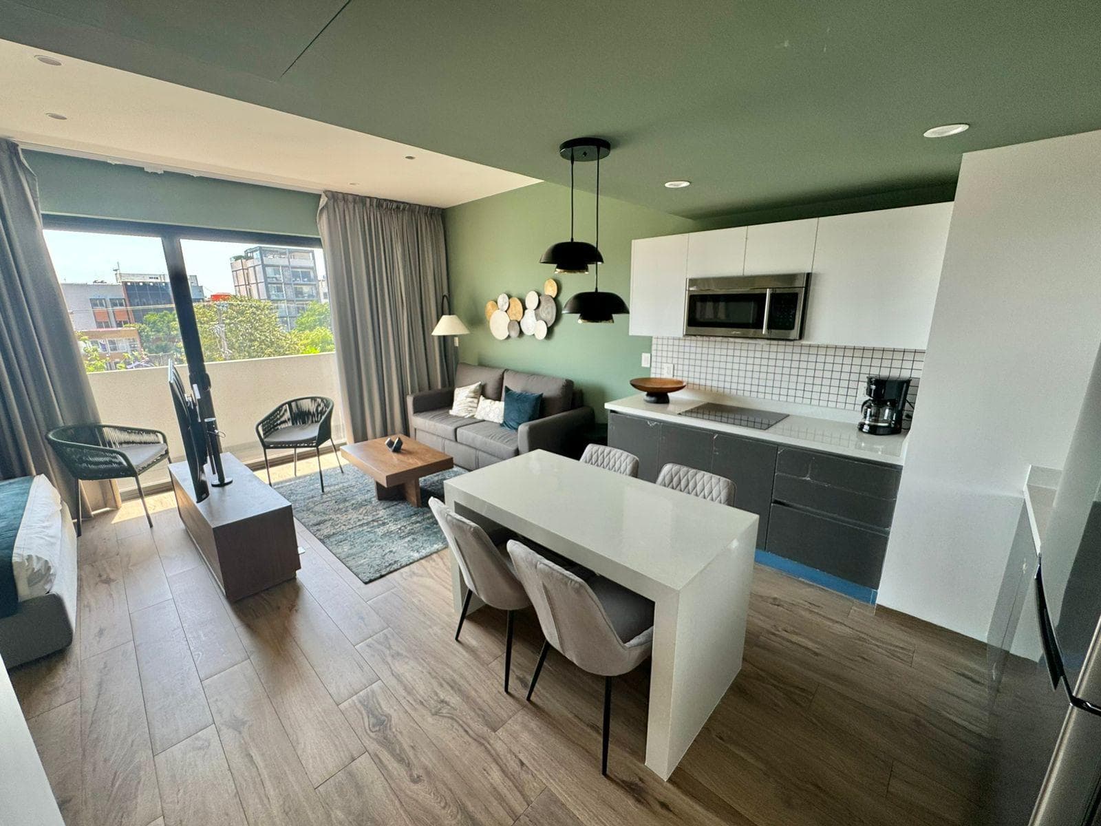 APARTMENT READY FOR OCCUPANCY, JUST 5 MINUTES FROM THE BEACH