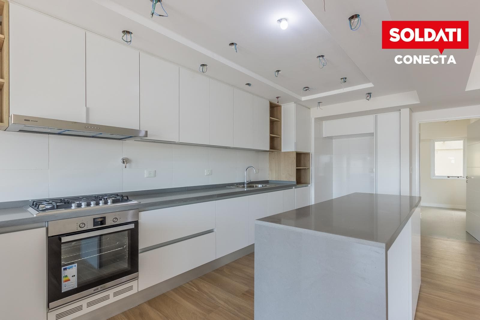 4-room apartment for sale with a balcony, a covered parking space, an uncovered parking space, and a storage room
