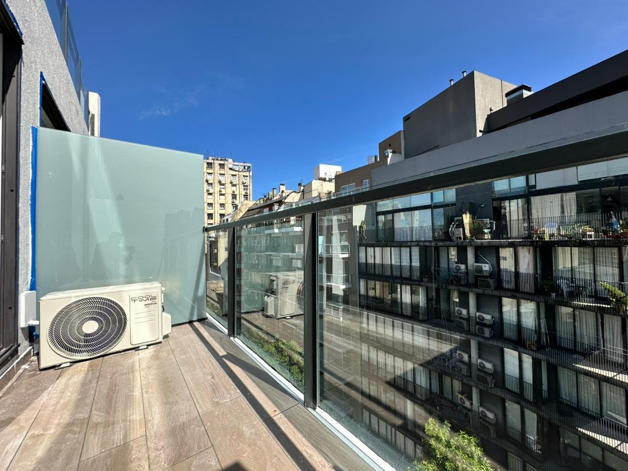 Studio apartment for sale with a terrace-style balcony in Palermo. Upper floor.