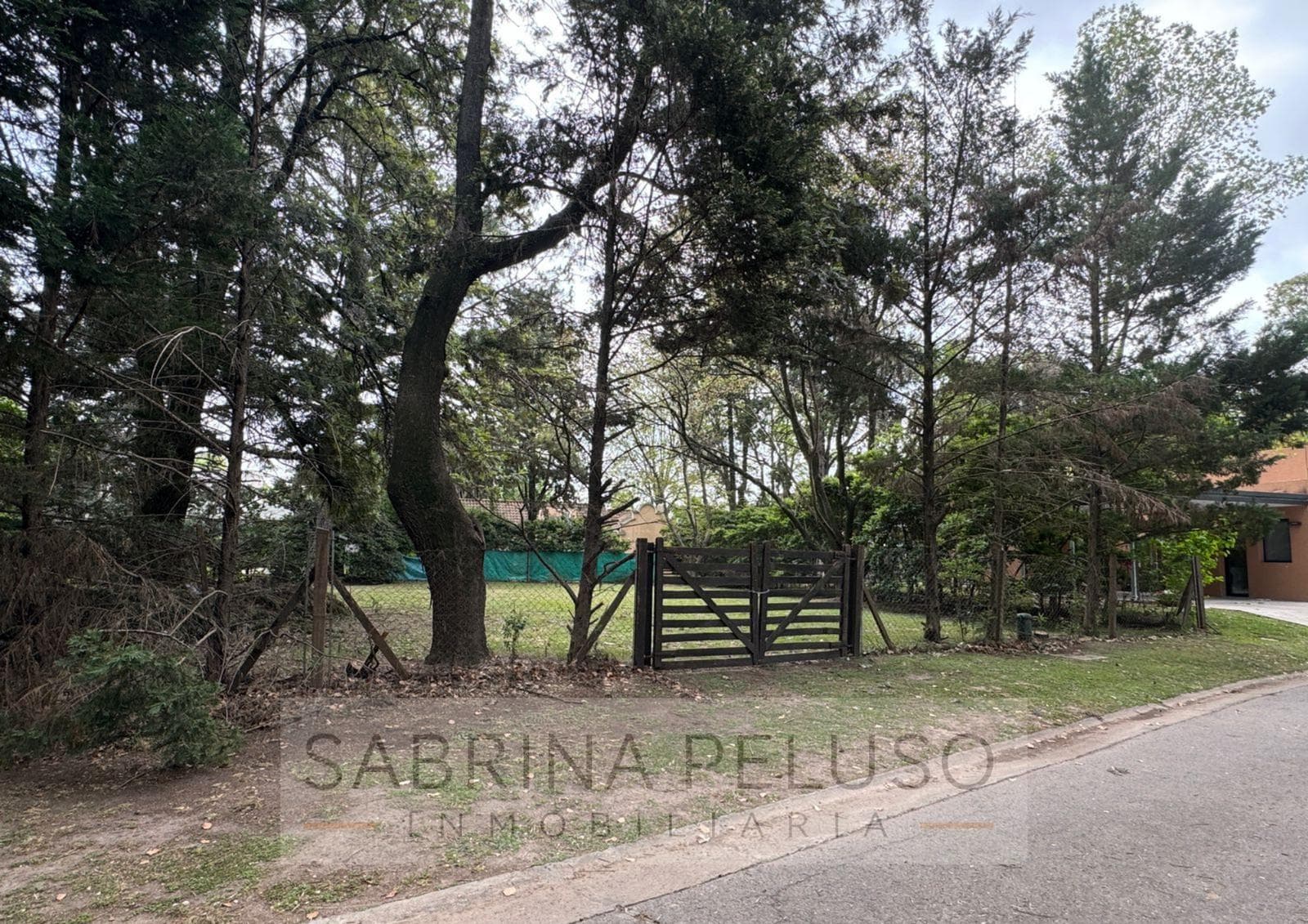 Lot in the "El Resuello" Gated Community