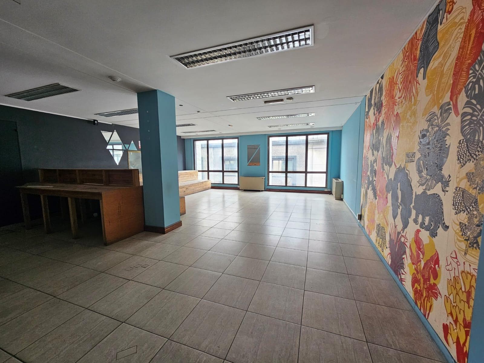 Office for Rent: 620 m²—Self-Financing / Barter