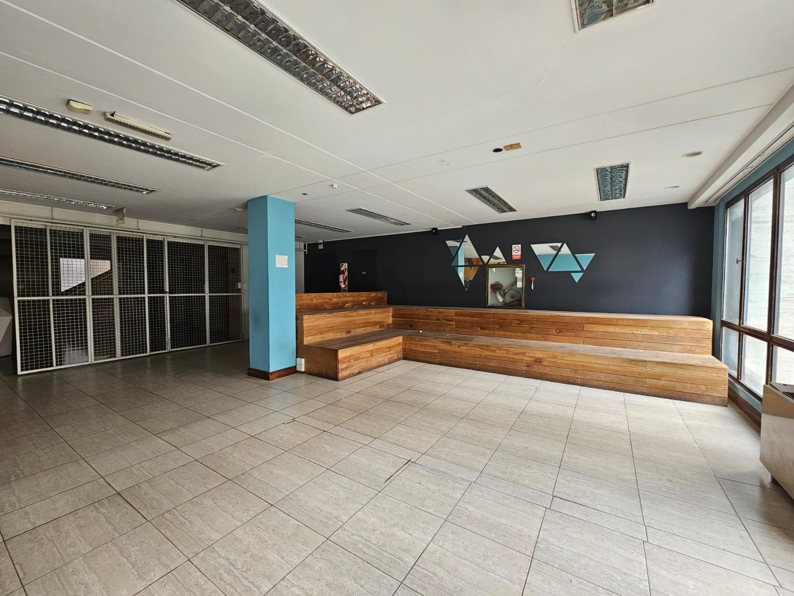 Office for Rent: 620 m²—Self-Financing / Barter