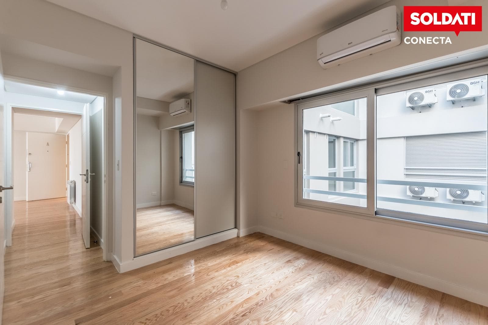 4-room apartment for sale, facing the street with a balcony, 2 covered parking spaces, and a storage room in Caballito