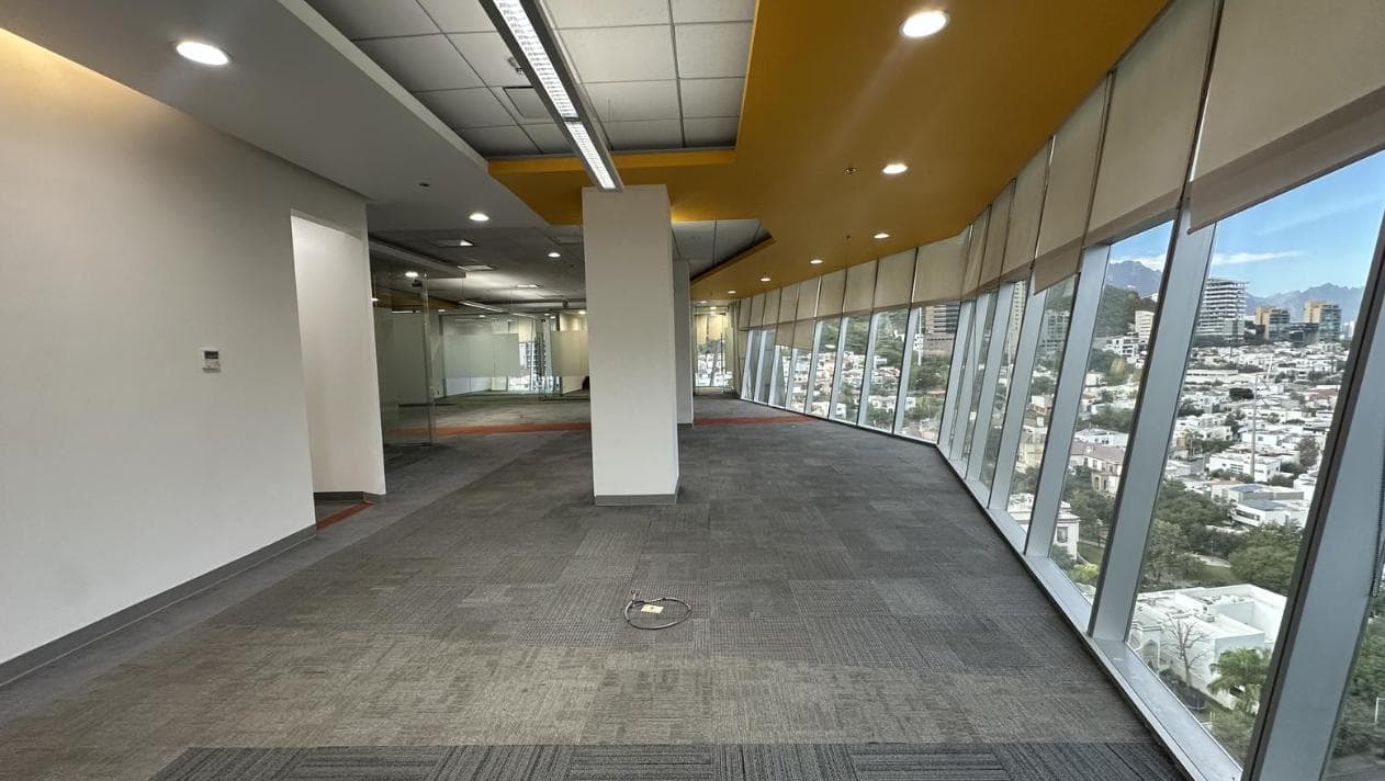 OFFICE FOR RENT IN VALLE ORIENTE