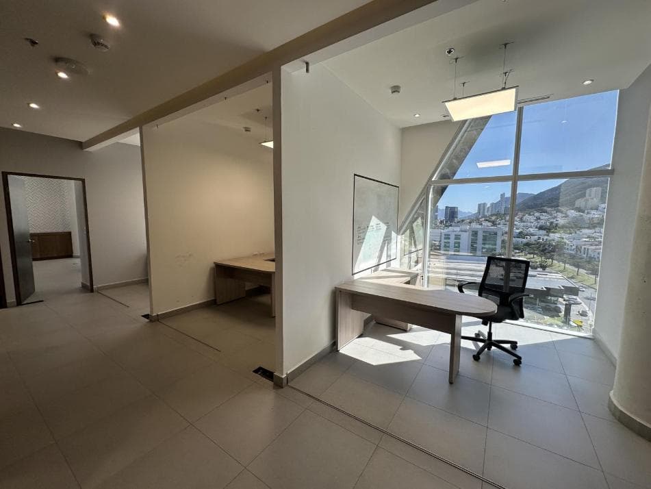 OFFICE FOR RENT IN VALLE ORIENTE