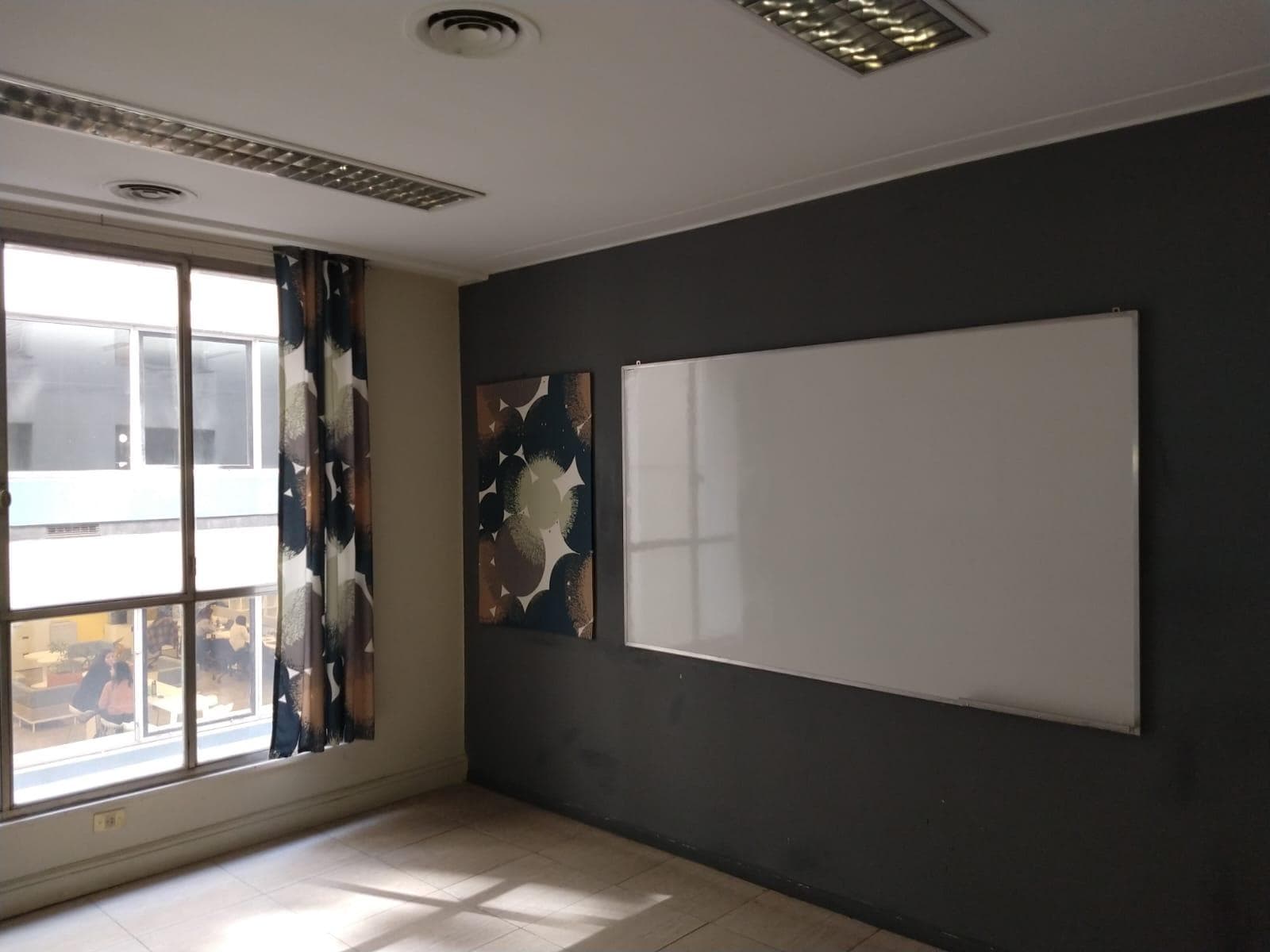 Office for Rent: 120 m², price includes maintenance fees