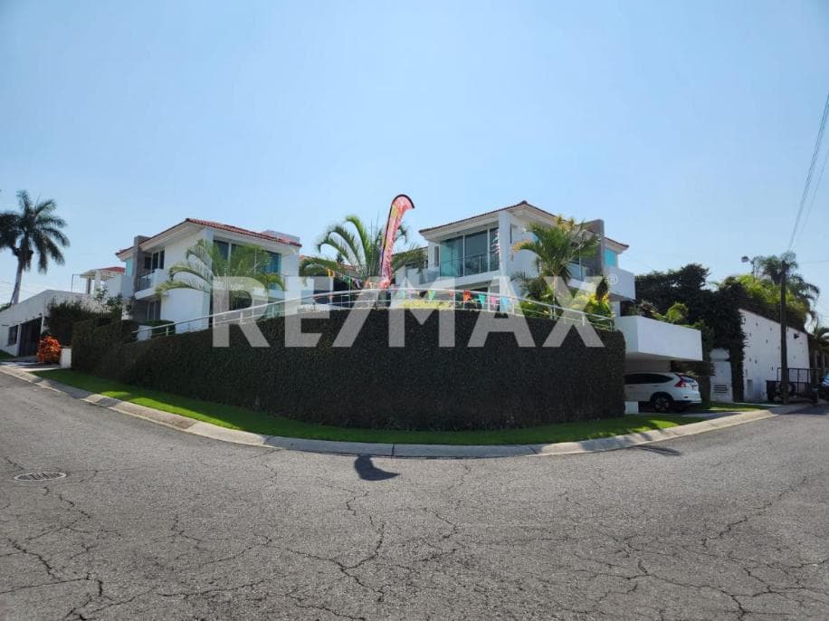 House for Sale in Morelos, Lomas de Cocoyoc Subdivision, Morelos