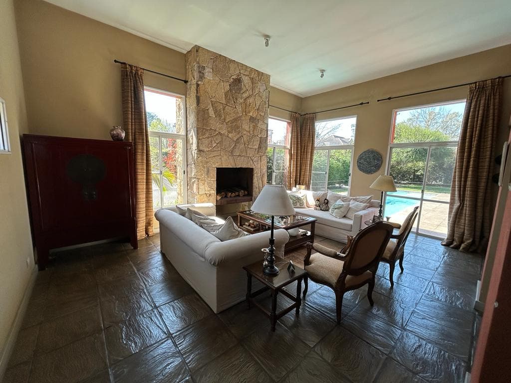 5-bedroom house for sale with a pool in Villa Olivos, Escobar