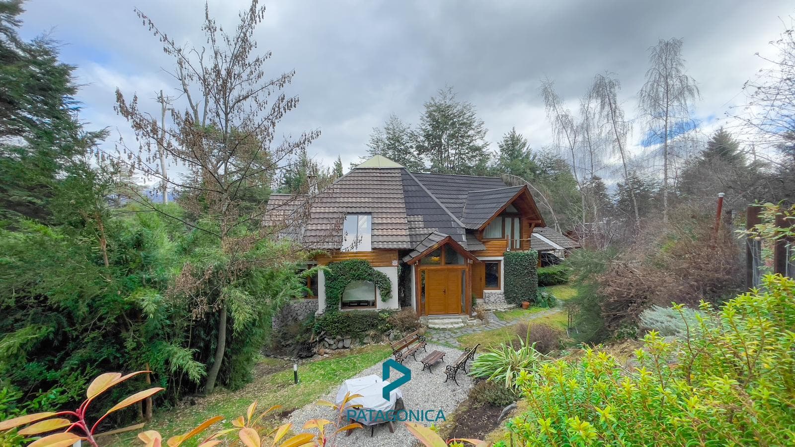 BEAUTIFUL 260m² HOUSE FOR SALE, PUERTO, VILLA LA ANGOSTURA