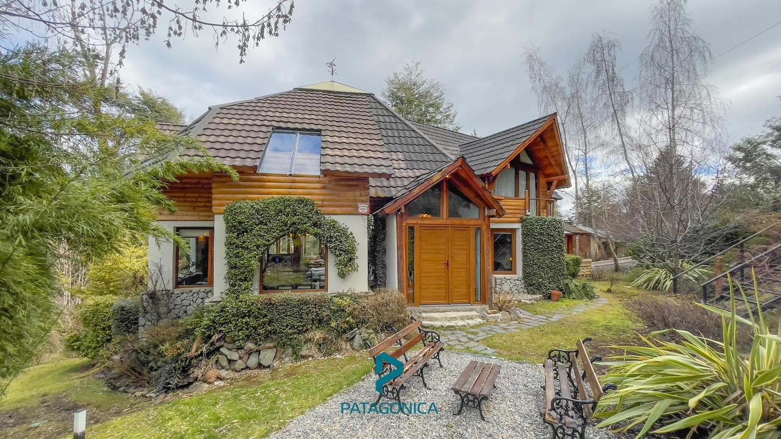 BEAUTIFUL 260m² HOUSE FOR SALE, PUERTO, VILLA LA ANGOSTURA