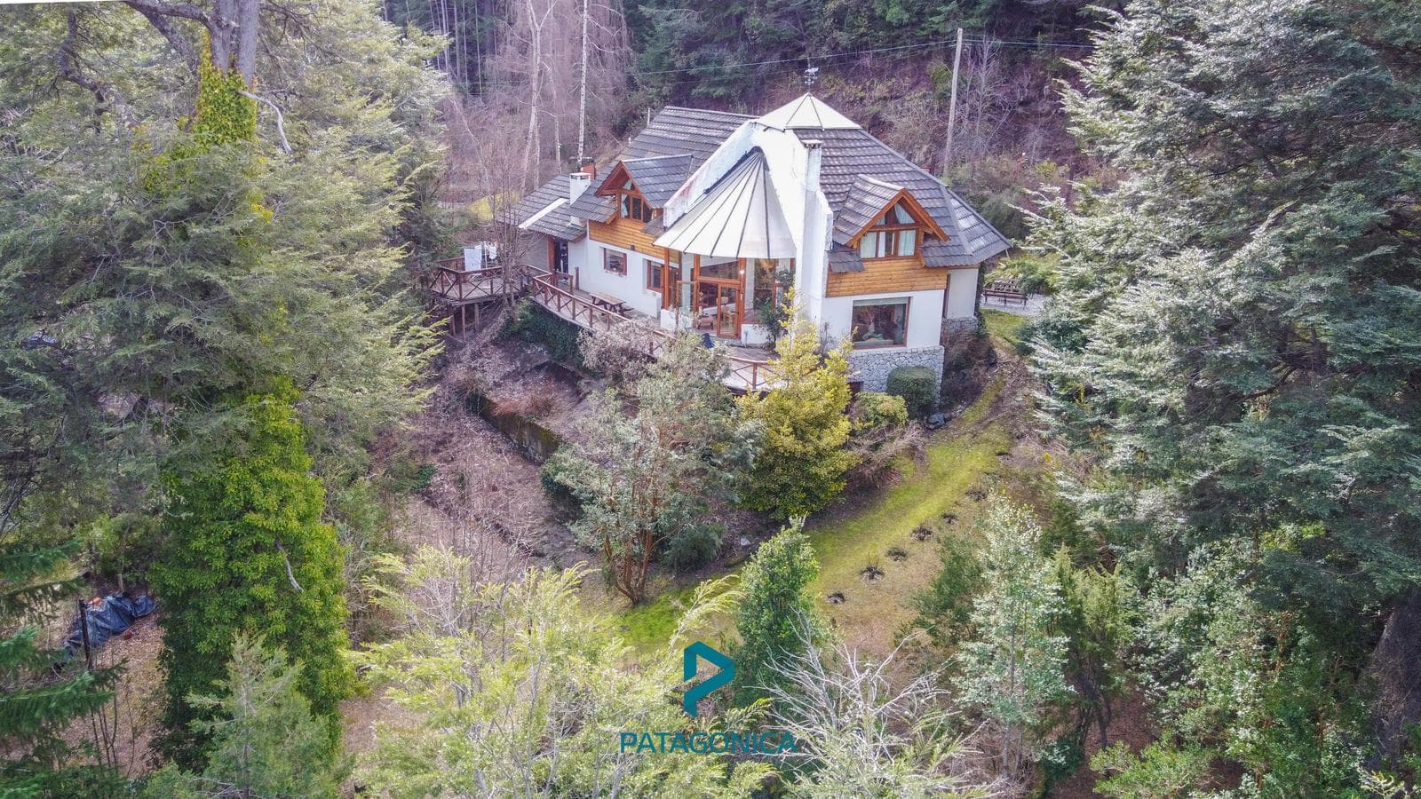 BEAUTIFUL 260m² HOUSE FOR SALE, PUERTO, VILLA LA ANGOSTURA