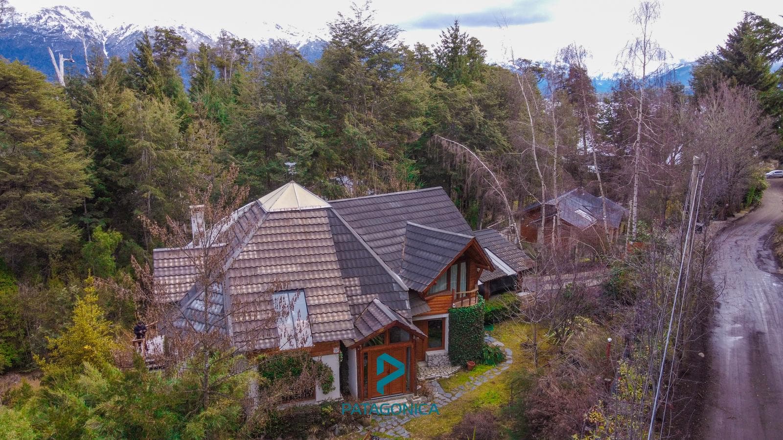 BEAUTIFUL 260m² HOUSE FOR SALE, PUERTO, VILLA LA ANGOSTURA