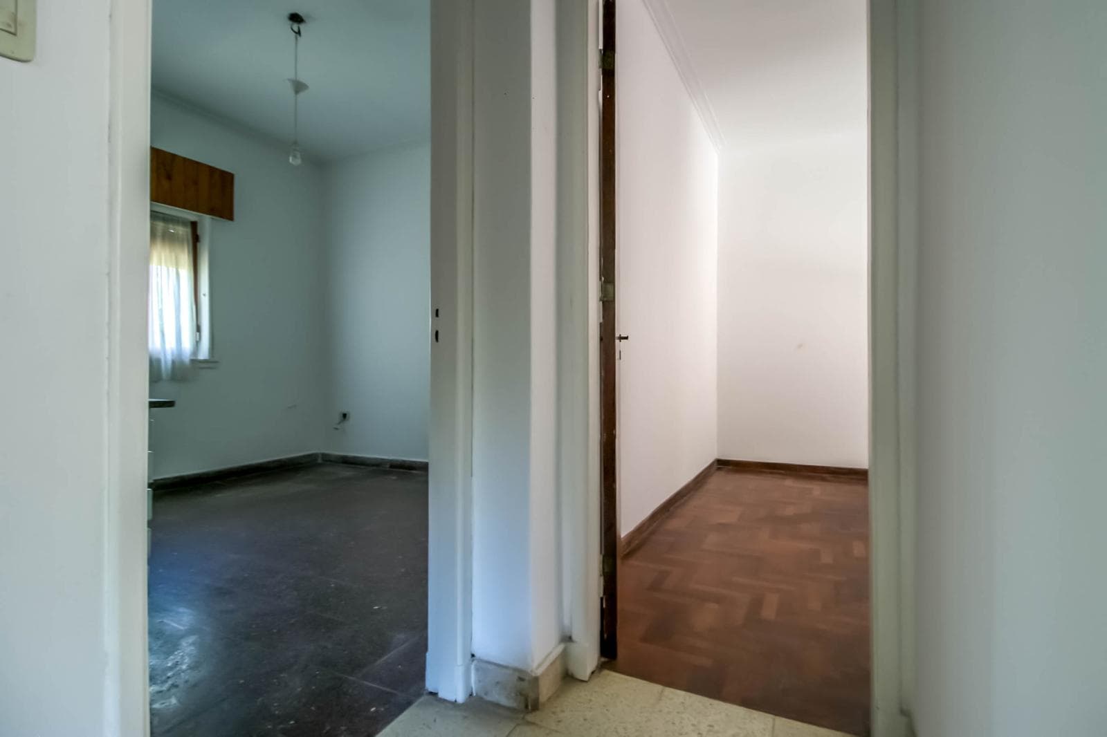 House for sale in the heart of City Bell: 471 at the corner of 14-a. In very good condition. Lot size: 15 x 20
