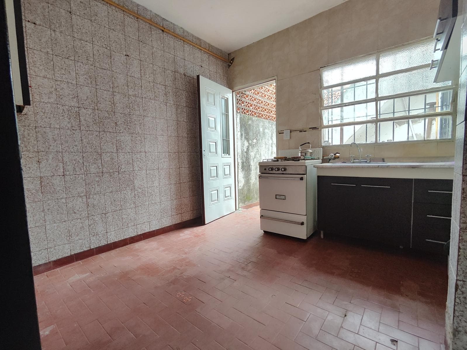 FOR SALE - House / Penthouse on the street corner with a patio - Bella Vista neighborhood, Rosario - QUALIFIES FOR A LOAN.