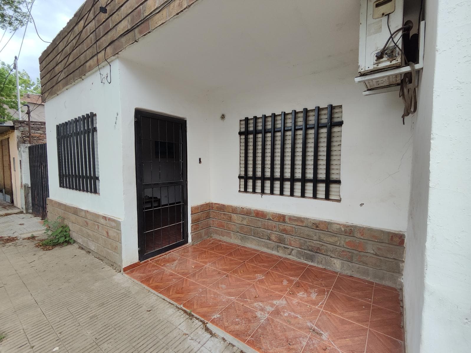 FOR SALE - House / Penthouse on the street corner with a patio - Bella Vista neighborhood, Rosario - QUALIFIES FOR A LOAN.
