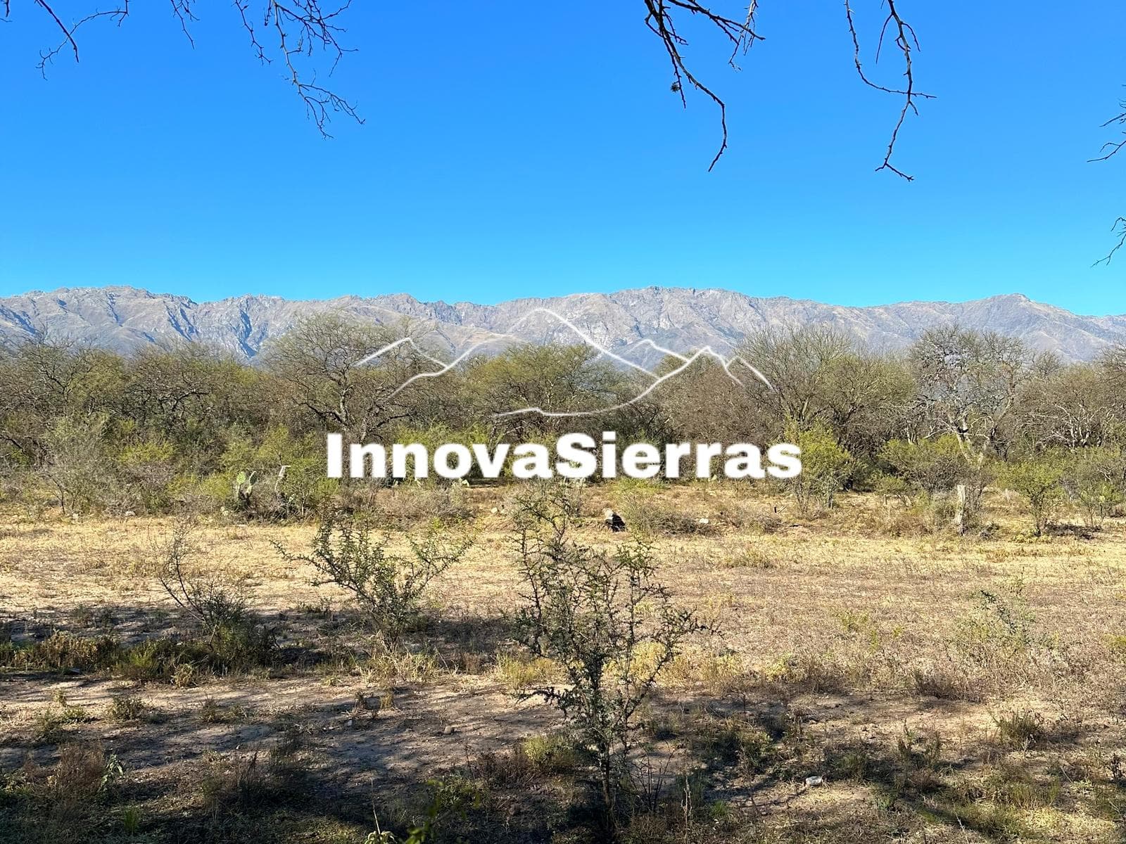2,400 m² Lot in Villa de Las Rosas with Mountain Views; Deed