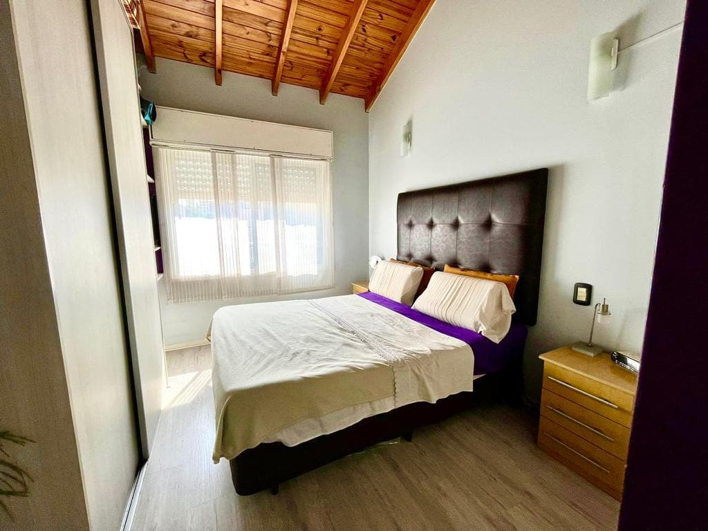 PH STYLE, 4 ROOMS, SEPARATE ENTRANCE, GARAGE, VERY LOW MAINTENANCE FEES
