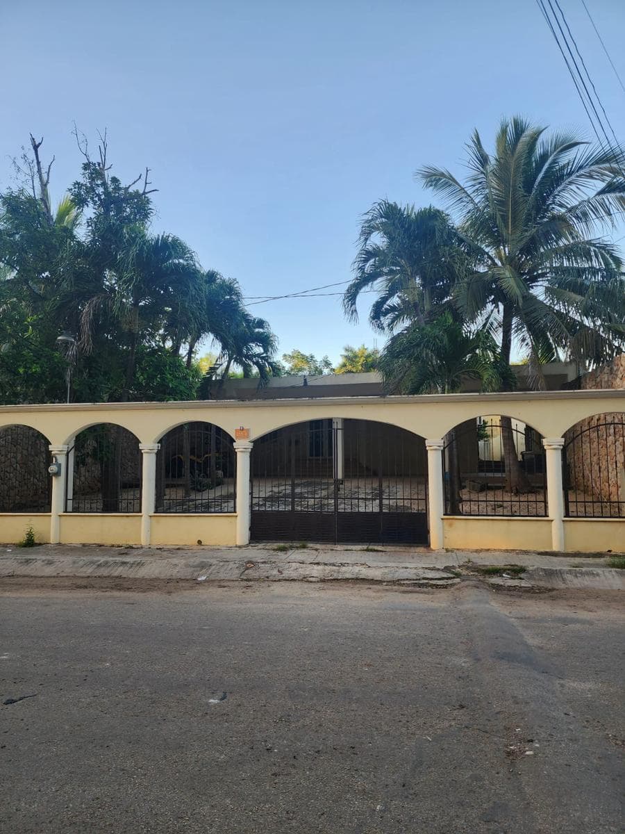HOUSE FOR SALE IN CENTRAL VALLADOLID, YUCATÁN