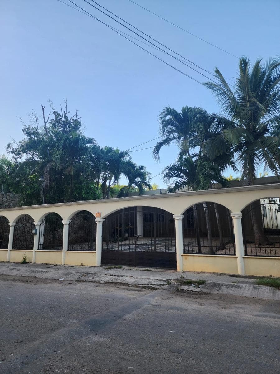 HOUSE FOR SALE IN CENTRAL VALLADOLID, YUCATÁN