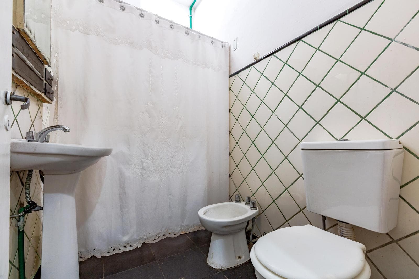 FOR SALE - 2-bedroom upstairs house. Echesortu neighborhood, Rosario. QUALIFIES FOR A MORTGAGE.