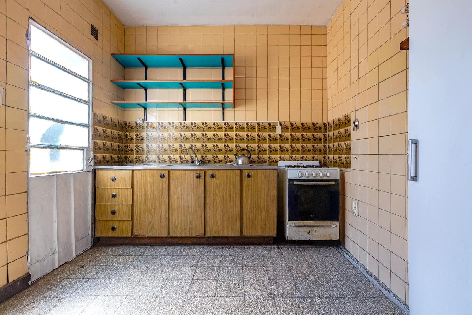 FOR SALE - 2-bedroom upstairs house. Echesortu neighborhood, Rosario. QUALIFIES FOR A MORTGAGE.