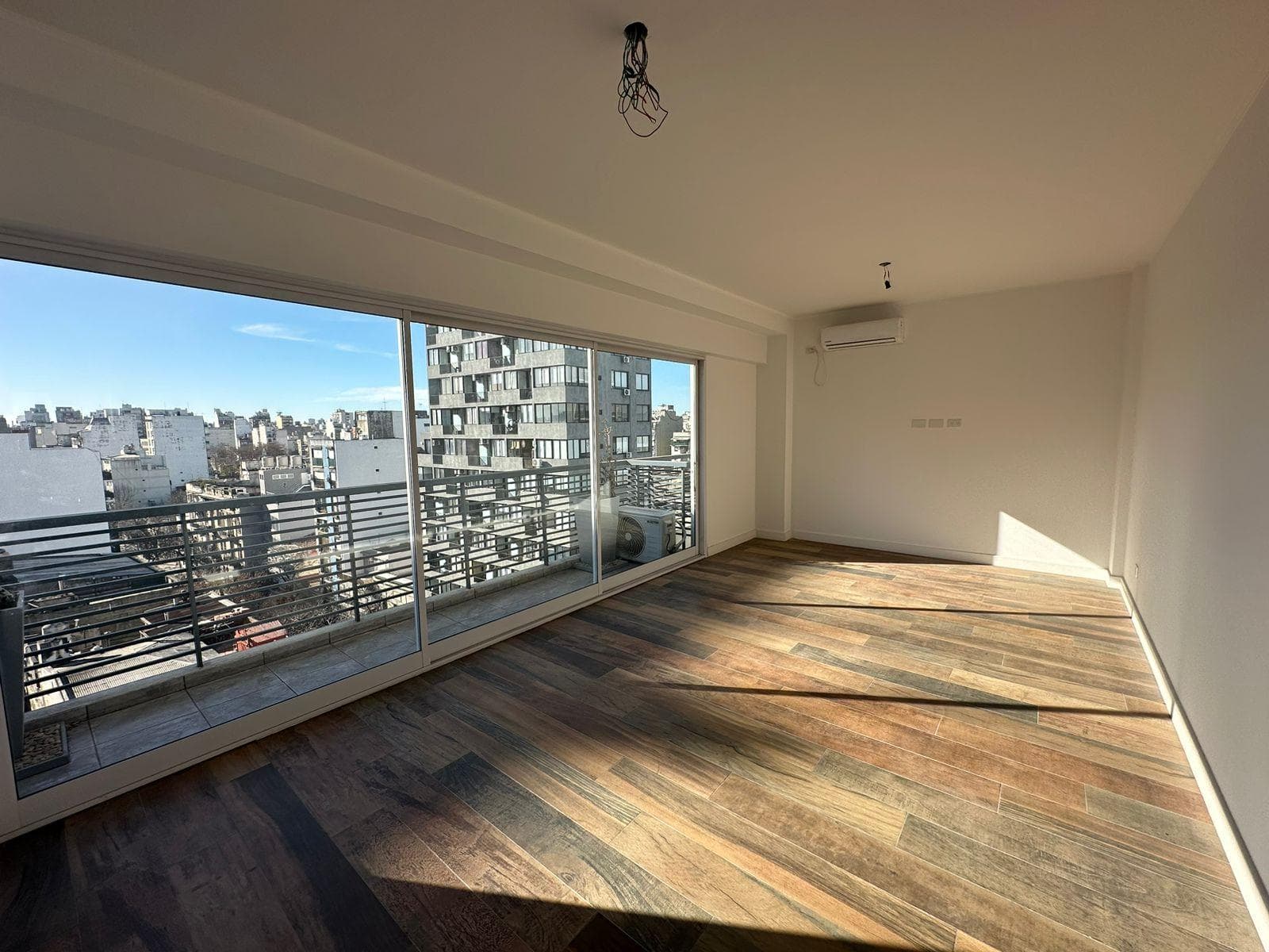 FOR SALE: BRAND-NEW 4-ROOM APARTMENT WITH BALCONY IN SAN CRISTOBAL