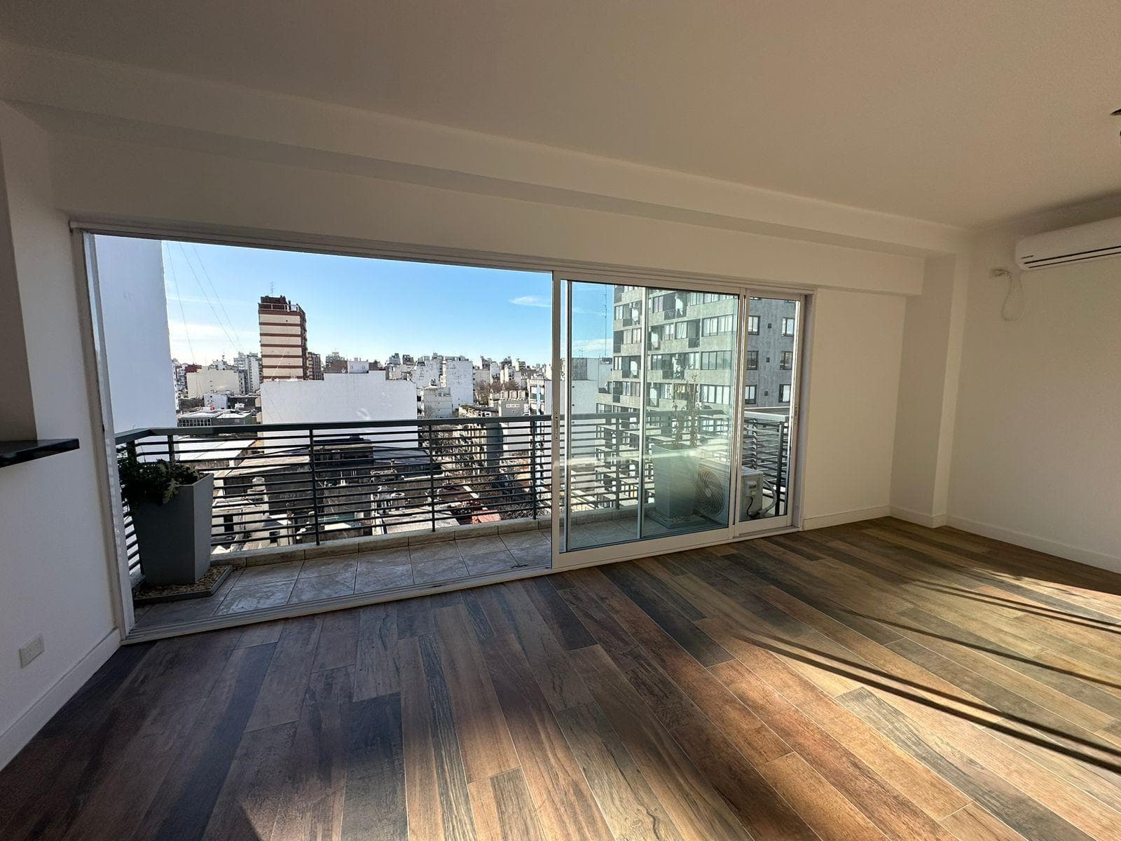 FOR SALE: BRAND-NEW 4-ROOM APARTMENT WITH BALCONY IN SAN CRISTOBAL