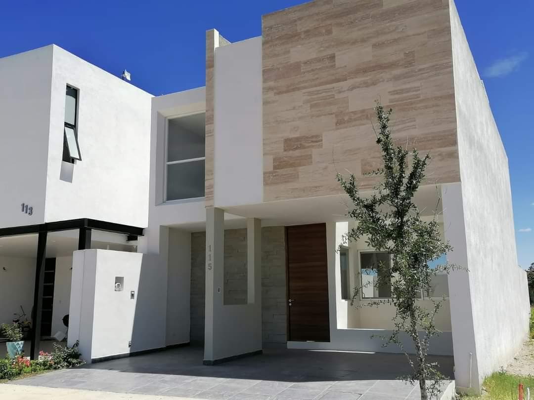 Casa en Mayorca Residencial con 3 recámaras y sala de TV