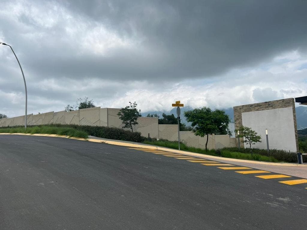 HOUSE FOR SALE IN SIERRA ALTA, 10TH SECTOR