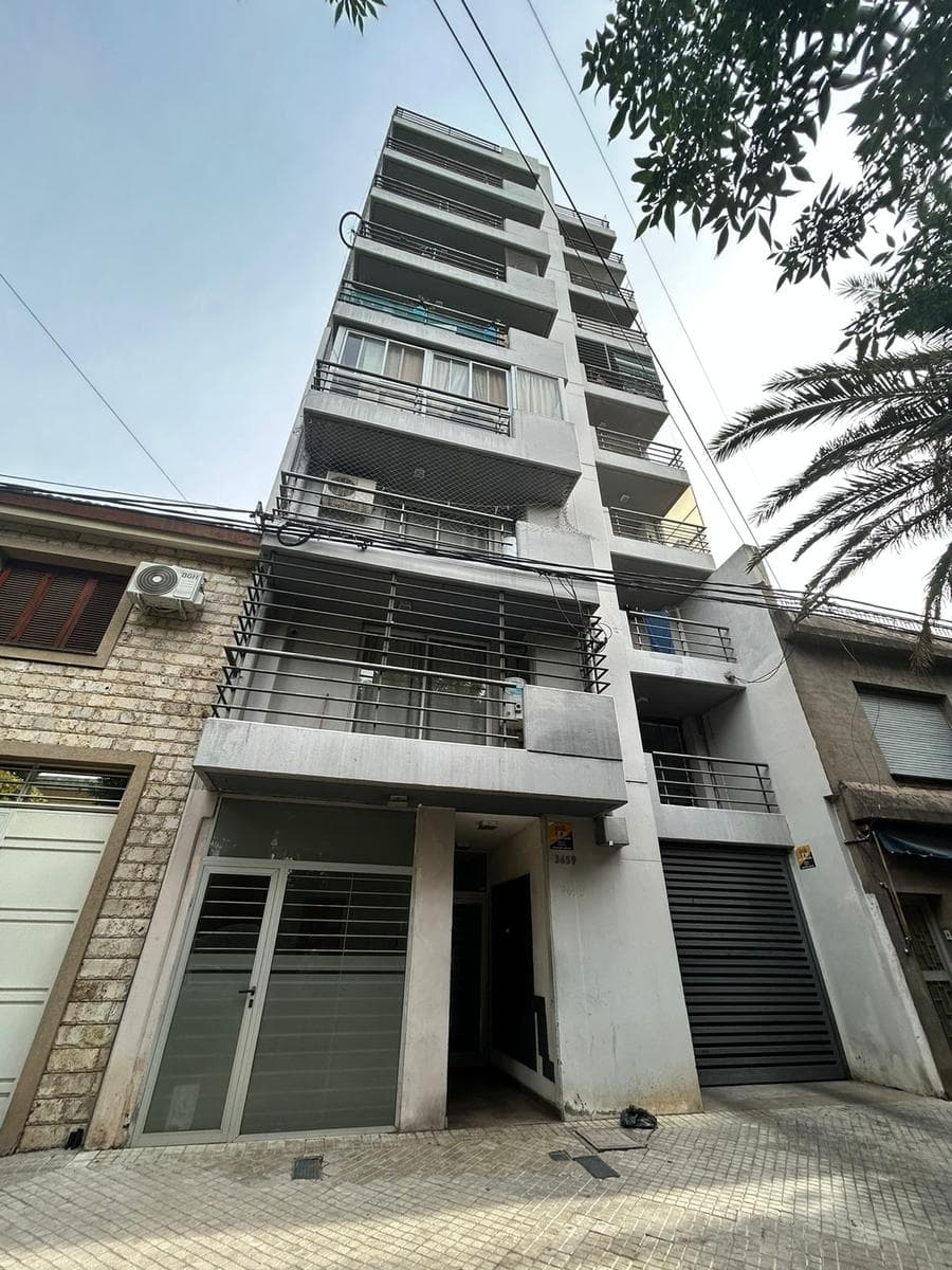 Garage for Sale, Ground Floor, Ituzaingo 3659. Five Corners