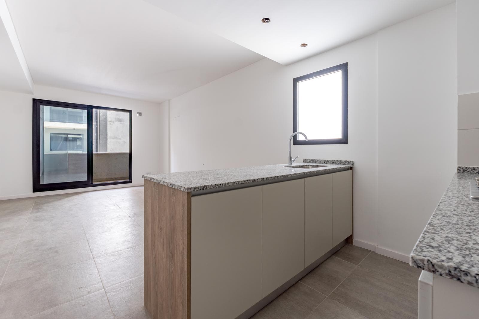 FOR SALE - 2-bedroom apartment with a balcony. Sinergia Quality - Downtown, Rosario.