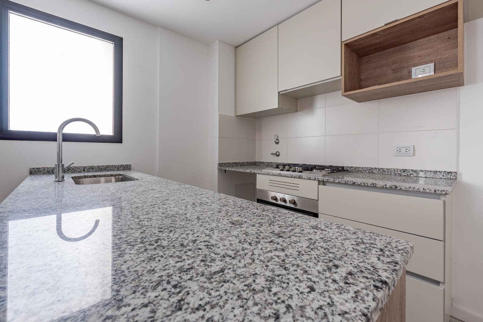 FOR SALE - 2-bedroom apartment with a balcony. Sinergia Quality - Downtown, Rosario.