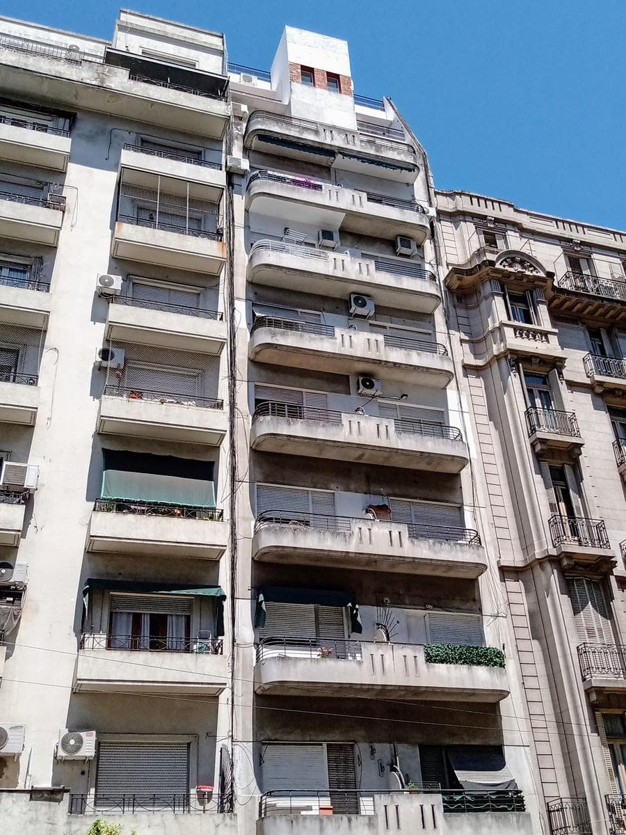 For Sale: 1-Bedroom Apartment Facing the Street with a Balcony in Monserrat