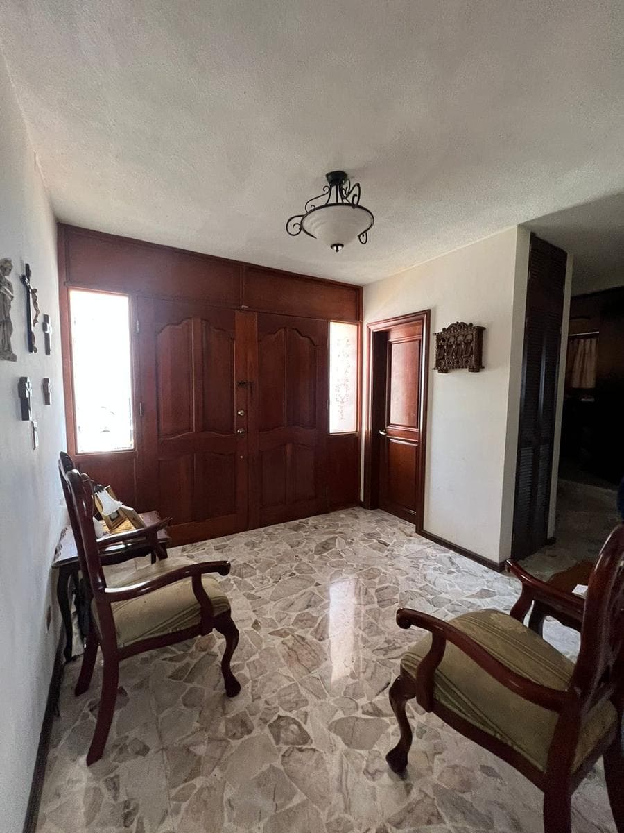 HOUSE FOR SALE IN CONTRY LA ESCONDIDA