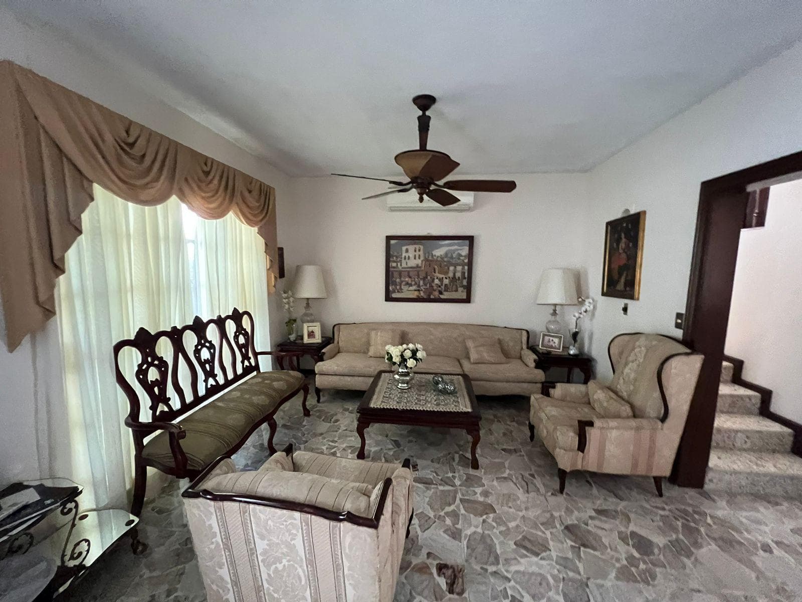 HOUSE FOR SALE IN CONTRY LA ESCONDIDA
