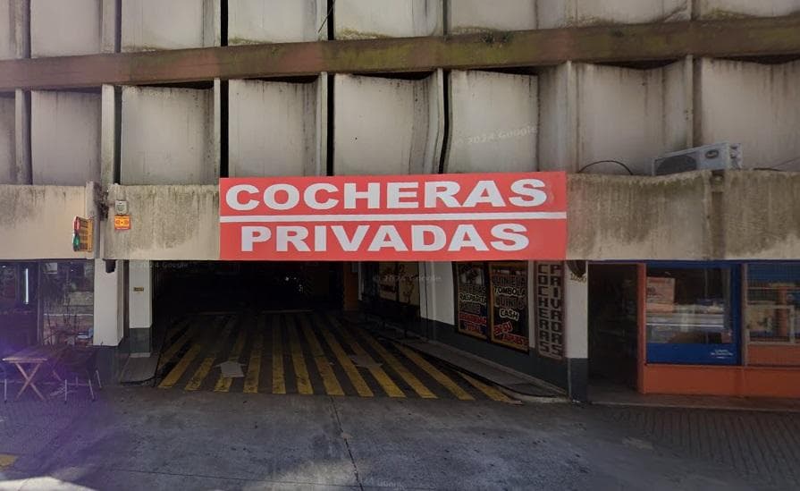 FOR SALE - Parking space in a building with 24-hour security. Downtown, Rosario.