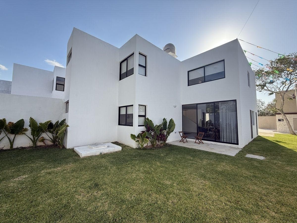 House for SALE on a PRIVATE STREET north of Mérida, Conkal