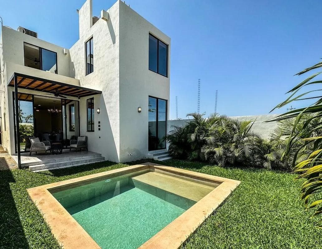 House north of Mérida Conkal, on a gated community with amenities
