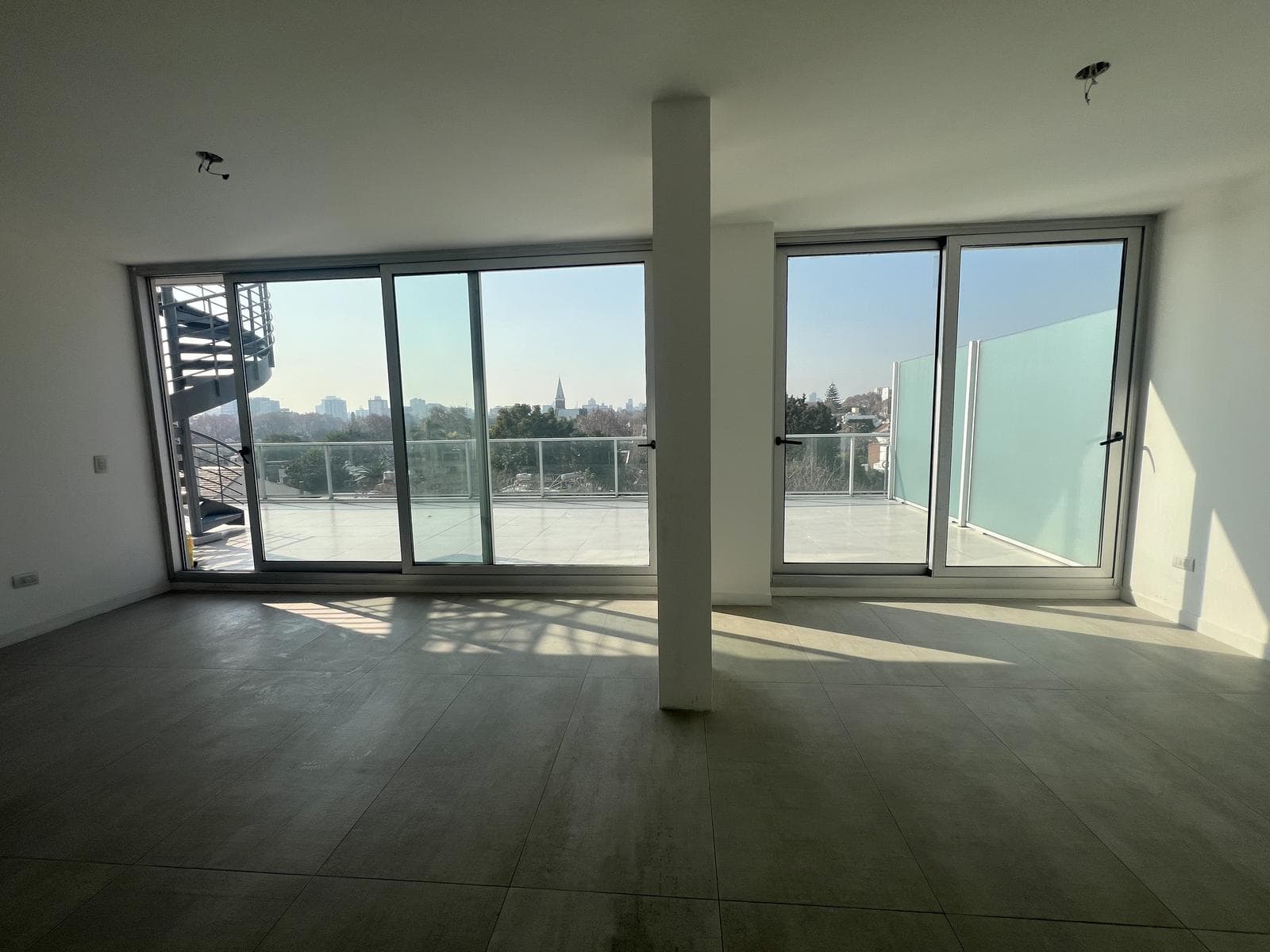 Spectacular Apartment! Super Bright!!