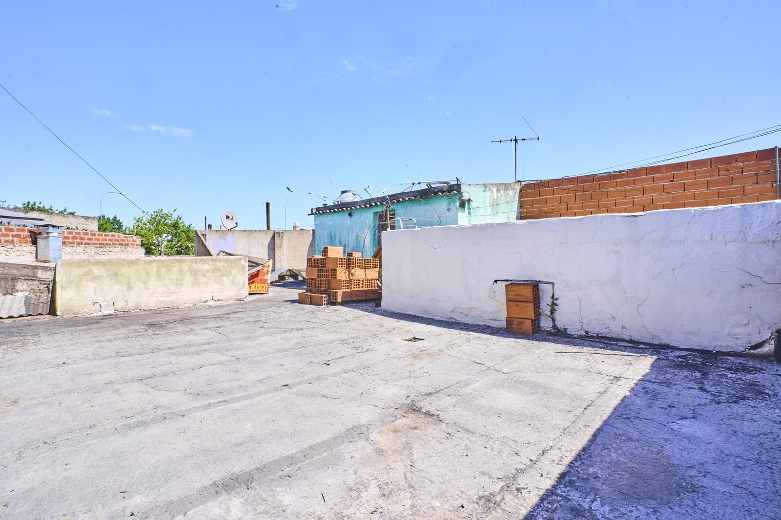 3-Room House for Sale with Patio and Terrace in Flores