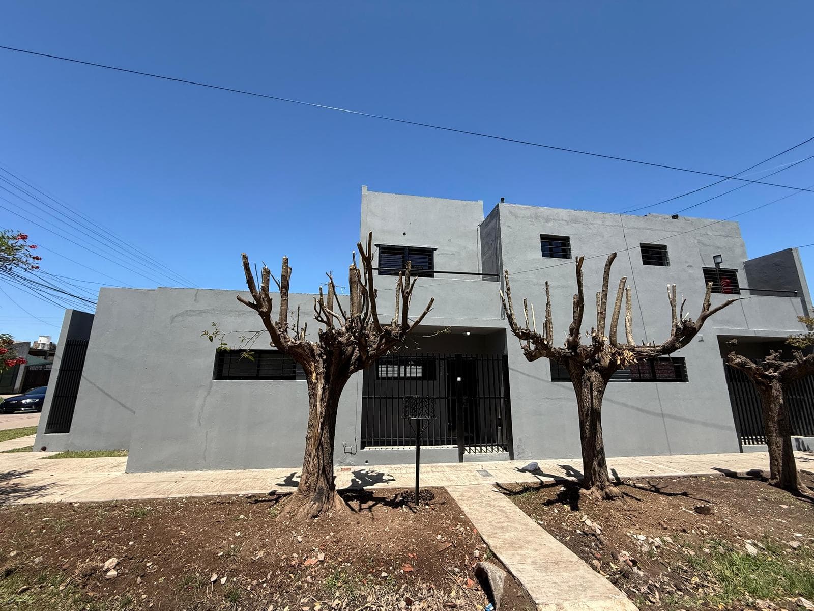 For Sale | 2 Excellent Duplex-Style Apartments with 2 Bedrooms and a Driveway in Moreno Sur—Corner of Llambin Street and Naciones Unidas Street
