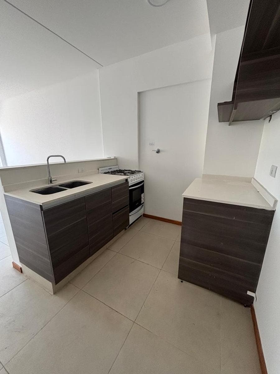 Modern studio apartment in northern Almagro, with a very bright balcony