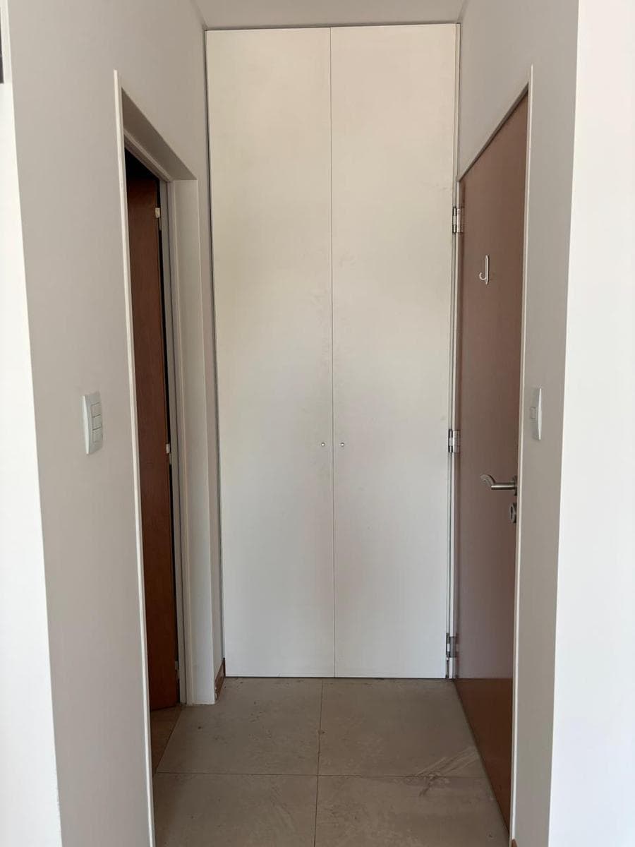 Modern studio apartment in northern Almagro, with a very bright balcony