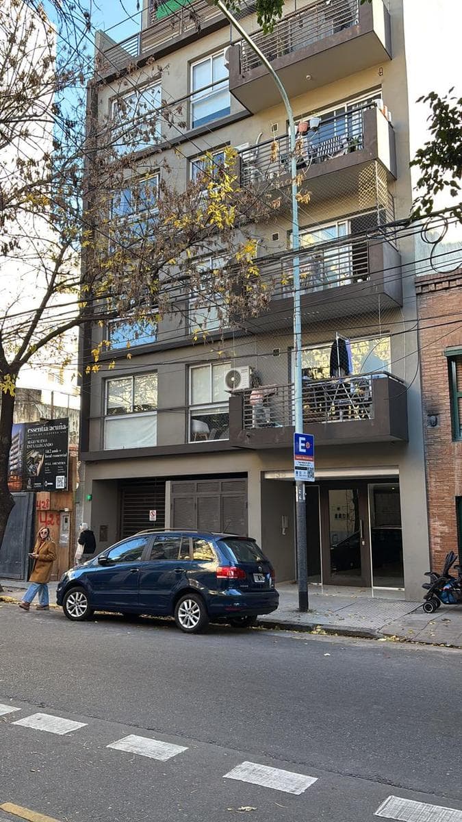 Modern studio apartment in northern Almagro, with a very bright balcony
