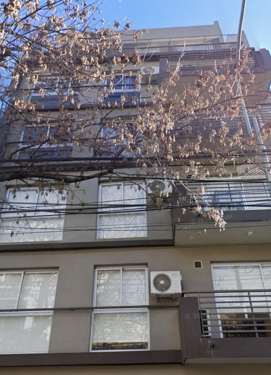 Modern studio apartment in northern Almagro, with a very bright balcony
