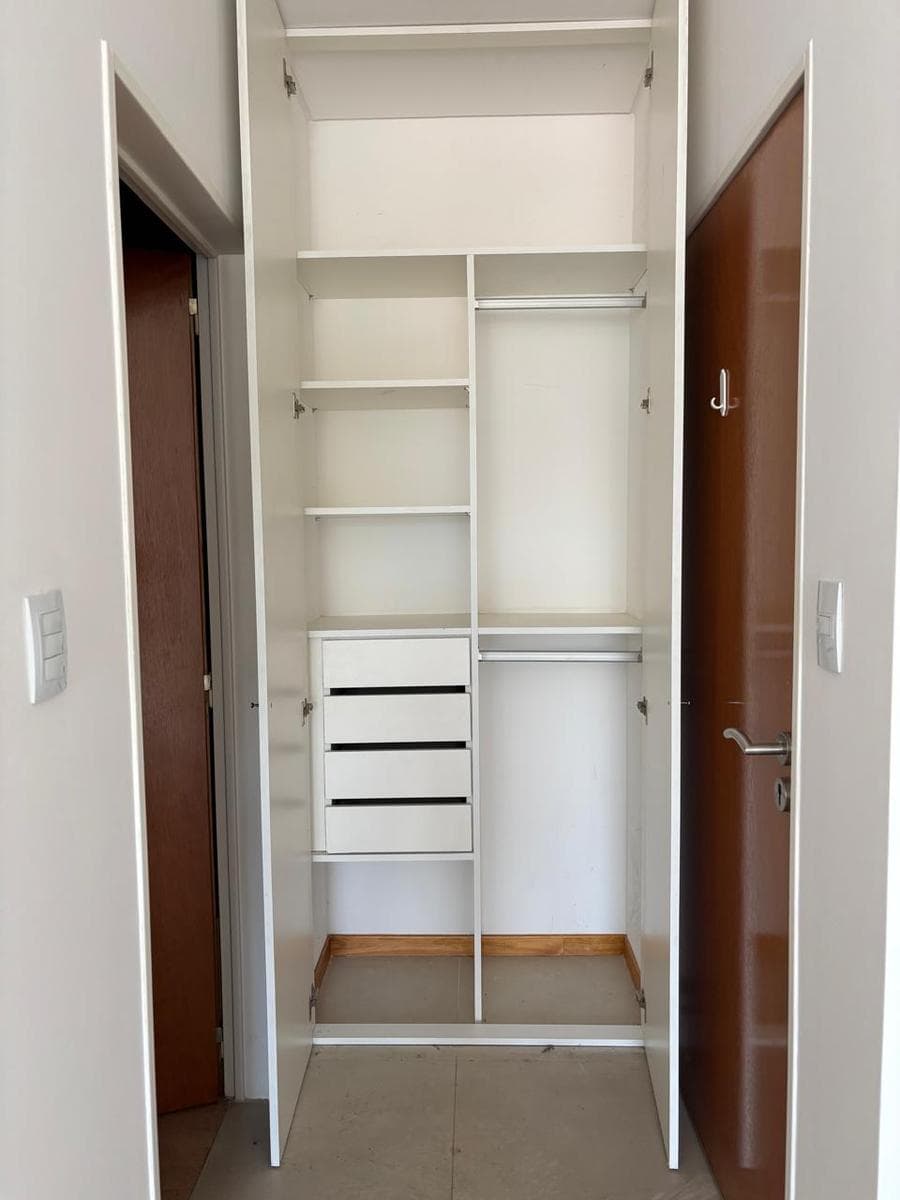 Modern studio apartment in northern Almagro, with a very bright balcony